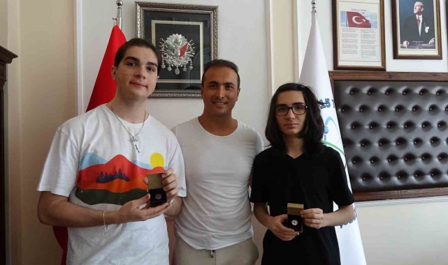 Tavşanlılı öğrenciler YKS'de hem ailelerini hem de eğitim camiasını gururlandırdı