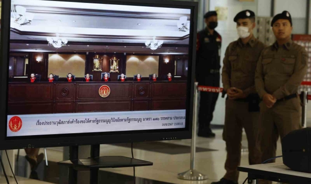 Tayland Anayasa Mahkemesi başbakanı görevden aldı