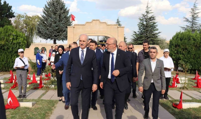 TBMM Başkanı Kurtulmuş, Kütahya'da Zafer Abidesi'ne çelenk sundu, Dumlupınar Şehitliği'ni ziyaret etti