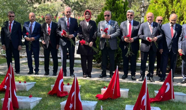 TBMM Başkanı Kurtulmuş, Yüzbaşı Agah Efendi'yi kabri başında andı