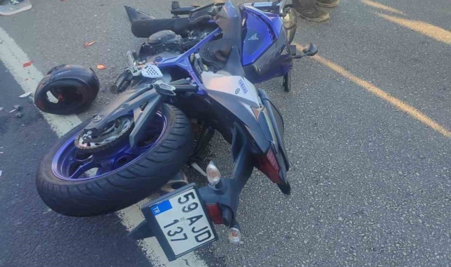 Tekirdağ'da motosiklet otomobile çarptı: 2 yaralı
