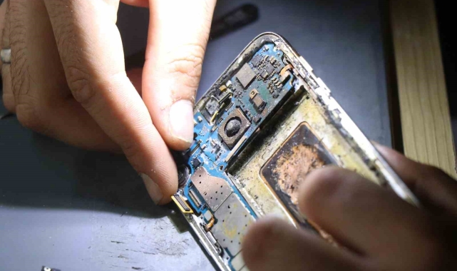 Telefon bomba gibi patlamıştı, teknik servis vatandaşı böyle uyardı
