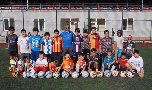 Tepebaşı Futbol Yaz Okulu cıvıl cıvıl