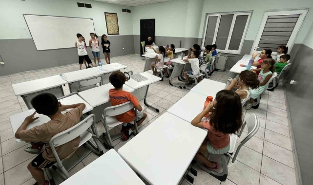 Tiyatro ile özgüvenlerini artırıyorlar