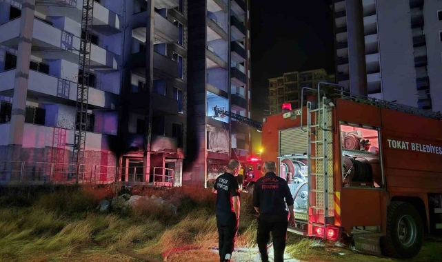 Tokat'ta 10 katlı binada çıkan yangın korkuttu
