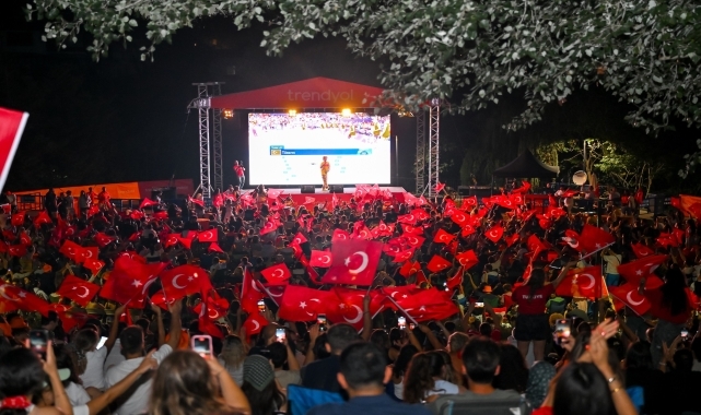 Trendyol'un "Sporun Yazı" etkinliğinde millileri dev ekranda 50 bini aşkın kişi izledi
