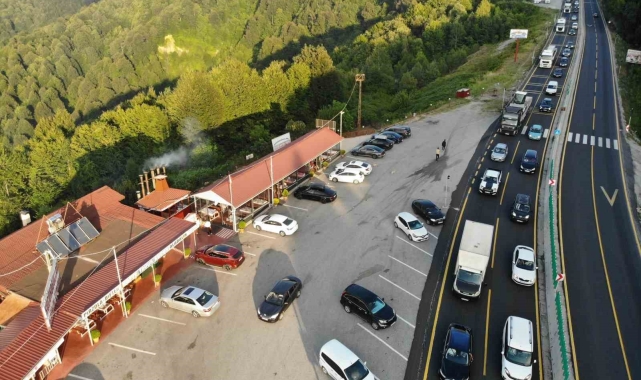 Tünel kapandı, Bolu Dağı esnafı yoğunluktan işleri yetiştiremiyor