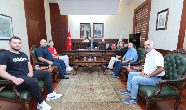 Türkiye 3'üncüsü boksör Vali Aksoy'u ziyaret etti