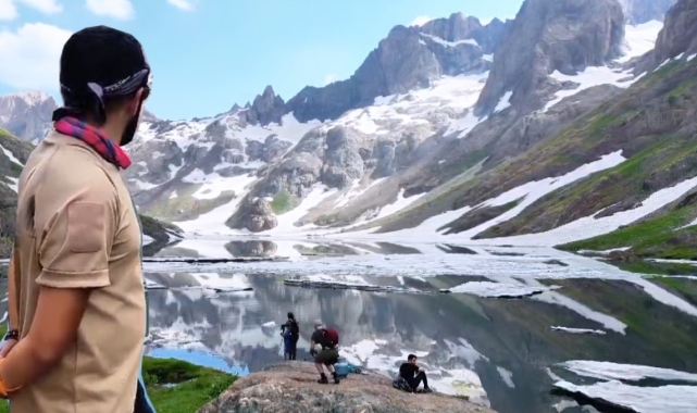 Türkiye'nin en büyük buzul gölüne doğa yürüyüşü