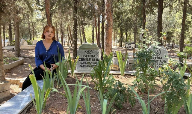 Türkiye'yi duygulandıran yüzüğü bulamayan depremzede Zehra öğretmen, annesinin mezarı başında özür diledi