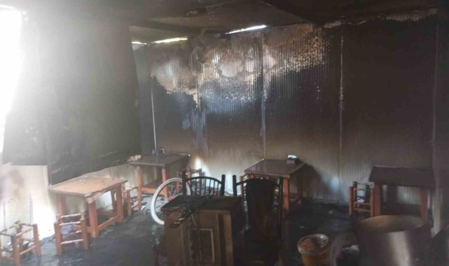 Türkoğlu&#039;nda konteyner yangını