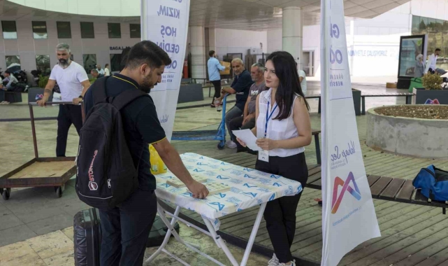 Üniversiteye kayıt için gelen öğrencilere yönelik bilgilendirme stantları açıldı