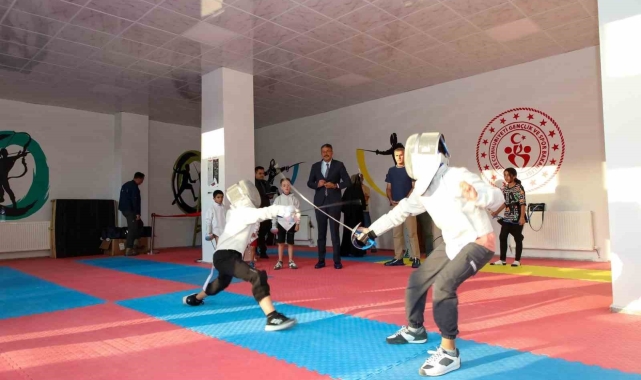 Vali Ali Çelik, sporcularla bir araya geldi