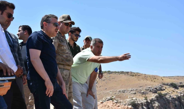Vali Atay, cam teras yapılan alanda incelemelerde bulundu