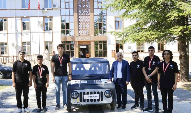Vali Dağlı, "Gençlerimizin bilim ve teknolojiye sunacağı her katkı önemli"