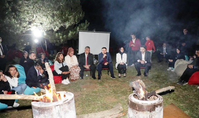 Vali Işın, Zafer Kampı'nda gençlerle bir araya geldi