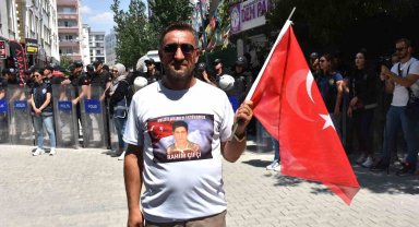 Van annelerinin evlat nöbetine bir aile daha katıldı