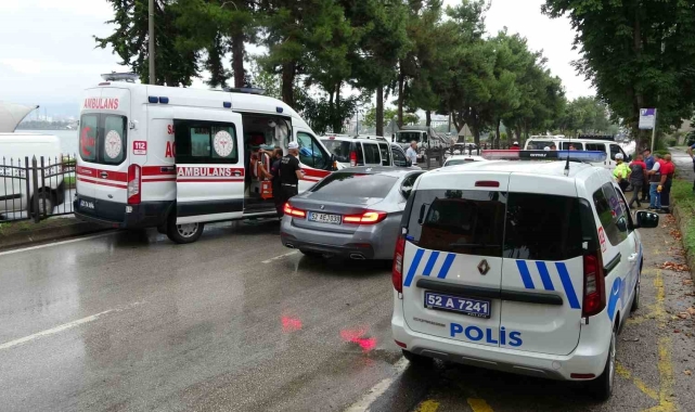 Yağmur nedeniyle kayganlaşan yolda zincirleme trafik kazası: 2 yaralı
