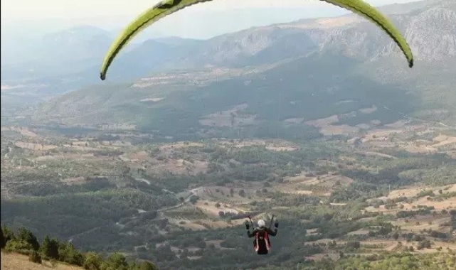 Yamaç paraşütünün yeni cazibe merkezi Meryem Dağı'nda uçuşlar başladı
