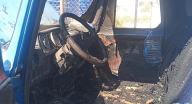 Yanan pikabın kabin kısmı kullanılmaz hale geldi