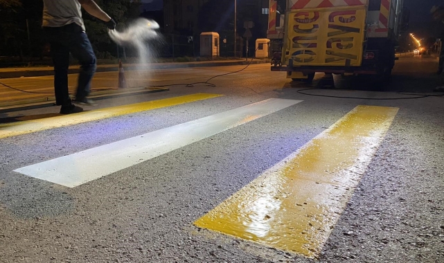 Yaya çizgileri boyanarak yenileniyor
