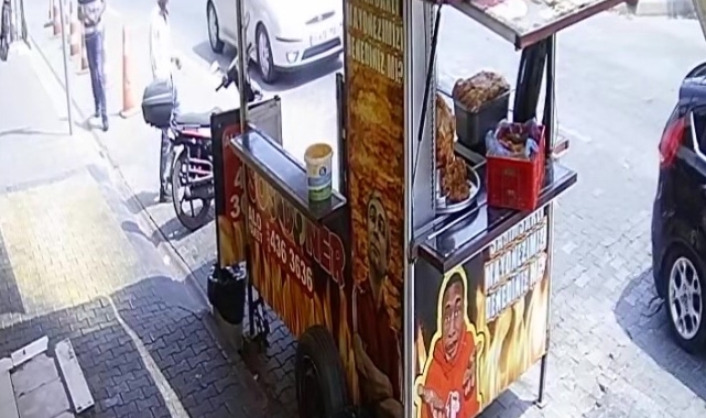 Yemek yemeye girdi, motosikleti çalındı