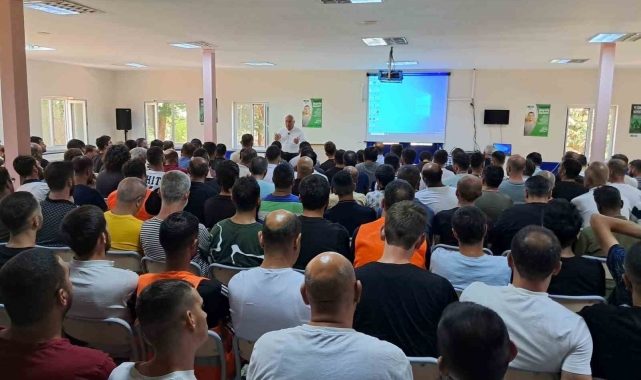 Yeşilay tarafından &#039;Madde Bağımlılığı&#039; konferansı verildi