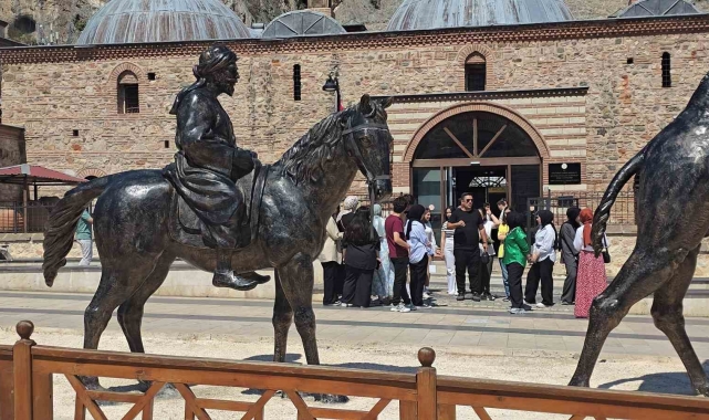 YKS'de başarılı olan gençlere ödül olarak Tokat'ta kültür turu düzenlendi