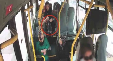 Yolcu fark etti şoför para dolu çantayı sahibine teslim etti