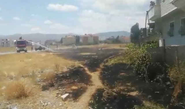 Yüksekova'da boş arazide çıkan yangın korkuttu