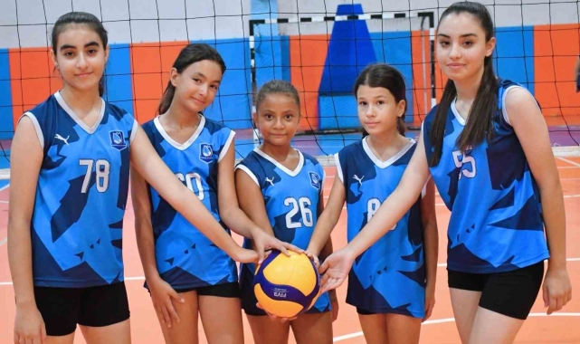 Yunusemre'de voleybol altyapısına 7 yetenek