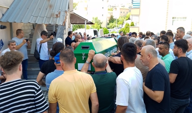 Zonguldak'ta kardeşi tarafından bıçaklanarak öldürülen kadının cenazesi defnedildi