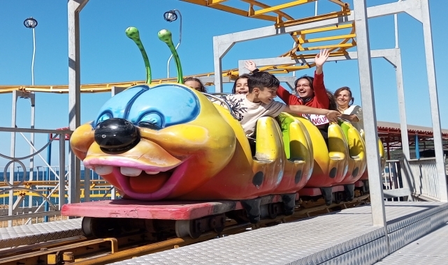 Zonguldak'ta yaz Kur'an kursunu bitiren öğrenciler lunaparkta eğlendi