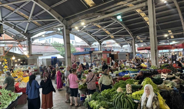 Zonguldak'ta halk pazarına yoğun ilgi