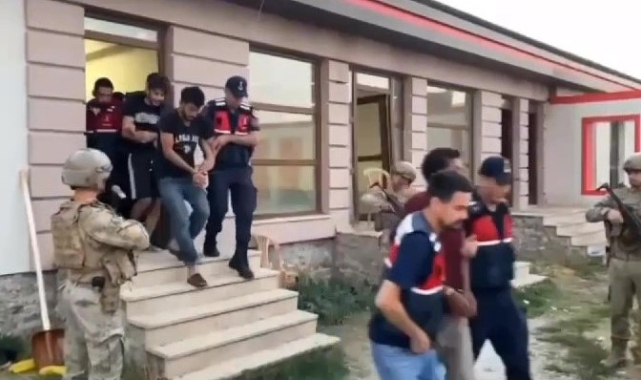 139 yılla aranan mülteciler komandoların şafak operasyonuyla yakalandı