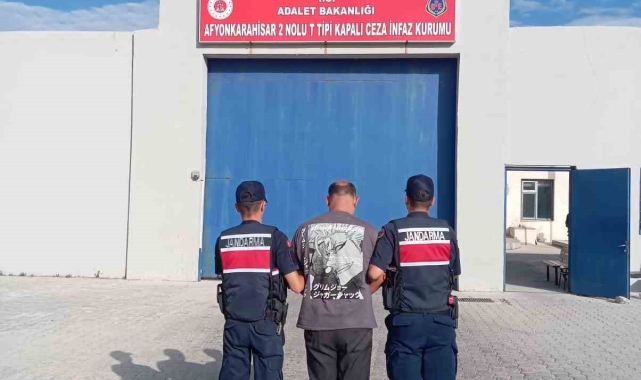 21 ayrı suç kaydı bulunan ve hapis cezası ile aranan şahsı jandarma yakaladı