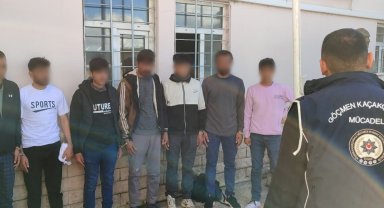 7 düzensiz göçmen sahte pasaportlarla yakalandı