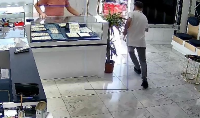 77 bin TL'lik ziynet eşyasını çalmak istedi; yakayı ele verdi