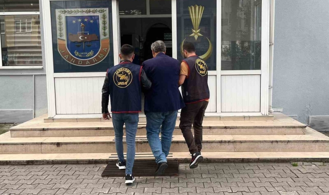 8 farklı suçtan 17,5 yıl hapis cezası olan şahsı jandarma yakaladı