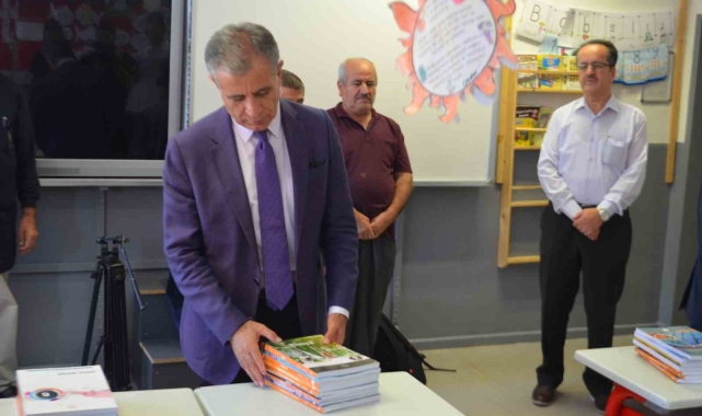 81 ilde öğrenciler ücretsiz kitaplarına kavuşuyor