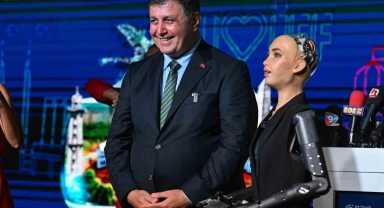 93. İEF'e insansı robot Sophia damga vurdu
