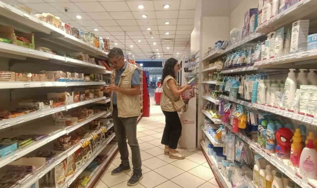 Adana'da alışveriş merkezlerinde gıda denetimi yapıldı