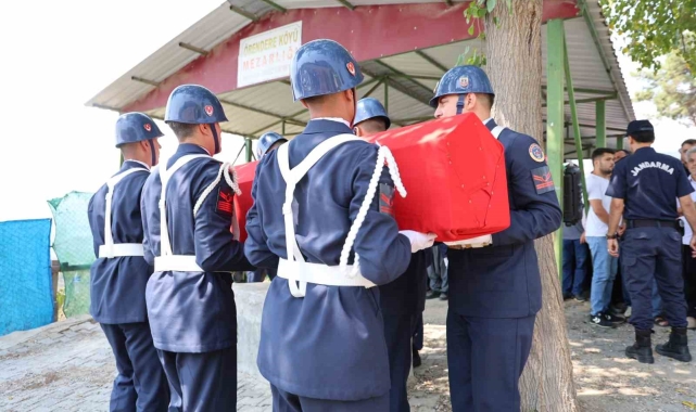Adana'da yıllık izin için geldiği memleketinde ölen uzman çavuş toprağa verildi