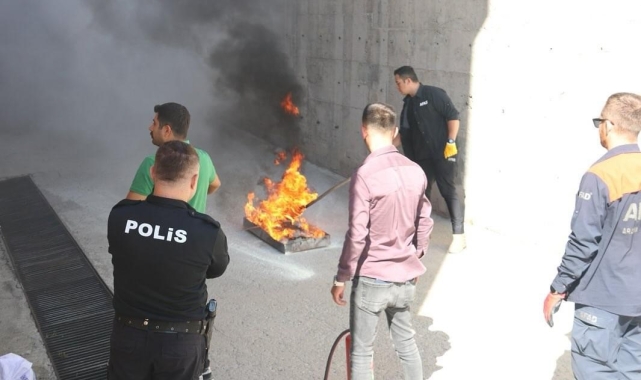 AFAD'dan polis ekiplerine uygulamalı yangın eğitimi
