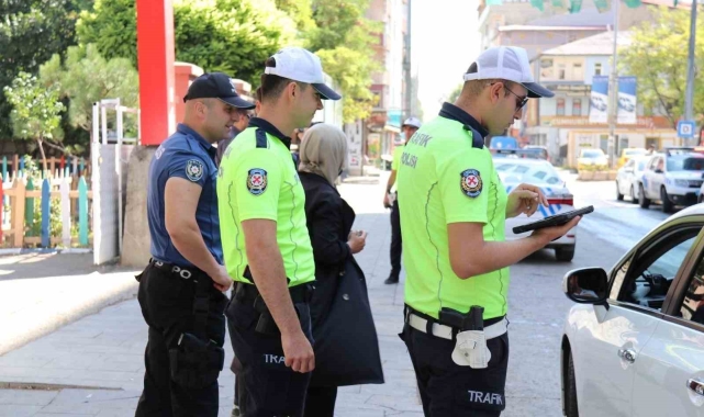 Ağrı'da okul servisleri ve güzergahları ilk gün denetlendi