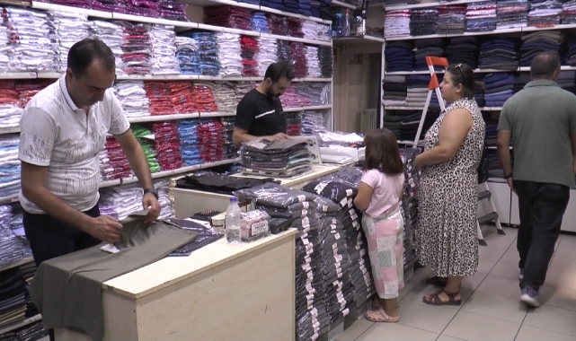 Ailelerin okul forması alışverişi başladı