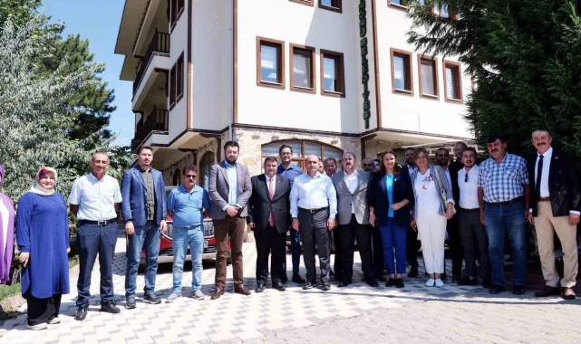 AK Parti Eskişehir İl Başkanı Gürhan Albayrak, İnönü'de vatandaşla bir araya geldi