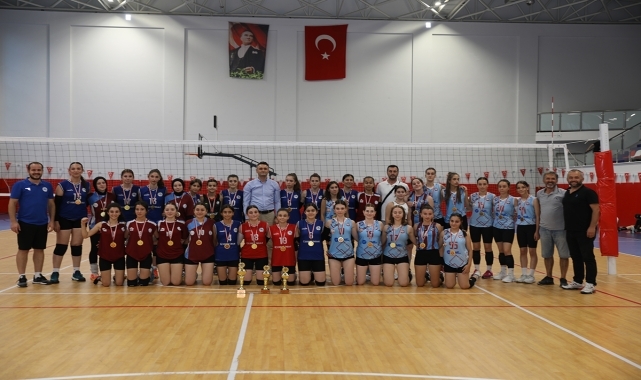 Akçaabat'ta düzenlenen voleybol turnuvası sona erdi