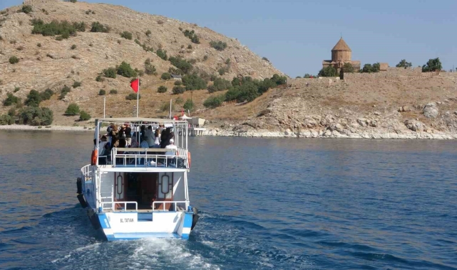 Akdamar Kilisesi 12'nci ayine ev sahipliği yapıyor