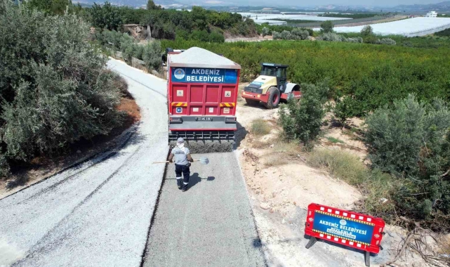 Akdeniz'de kırsal mahalle yolları asfaltlanıyor
